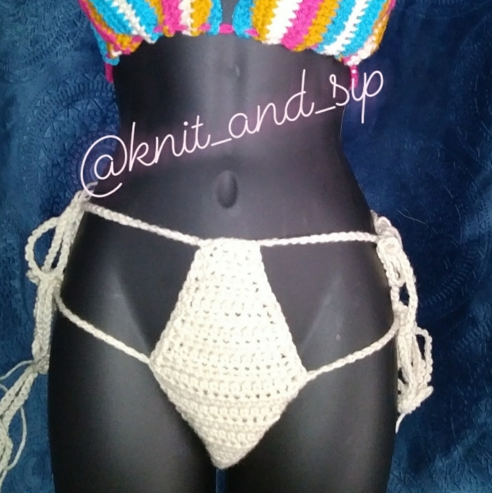 Bikini - Picture 4 of 4